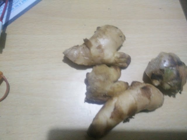 Health Benefits of ginger -  Helps In Dissolving Kidney Stones