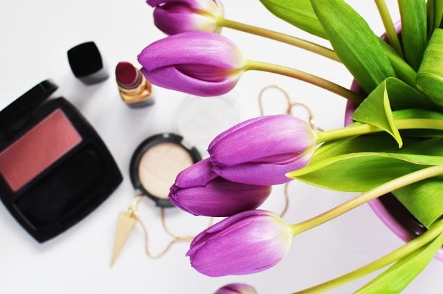 Remove makeup before you sleep Healthy habits for fair and glowing skin Remove makeup before you sleep Healthy habits for fair and glowing skin