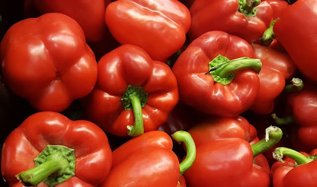 Red Bell Pepper/ Laal Shimla Mirch Benefits for Health, Skin and Hair Red Bell Pepper/ Laal Shimla Mirch Benefits for Health, Skin and Hair